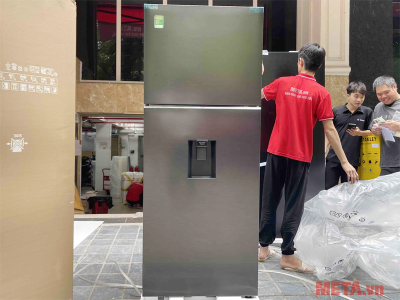 Cánh tủ thiết kế phẳng dễ vệ sinh RT42CG6584B1SV