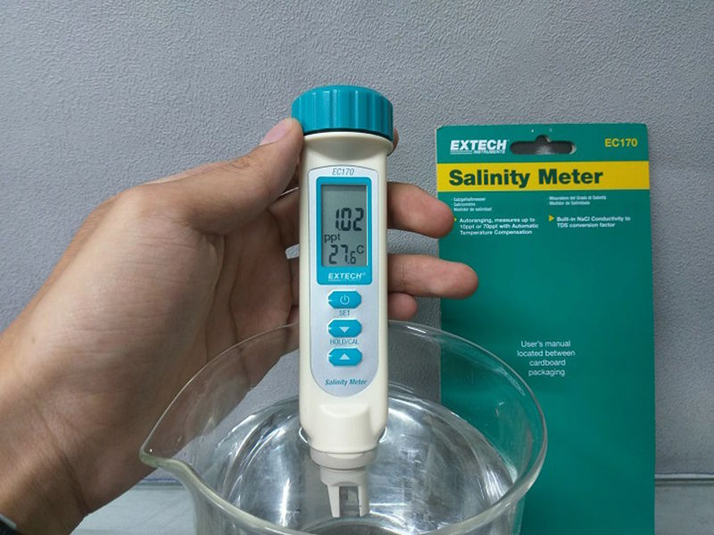 Máy đo độ mặn và nhiệt độ Extech EC170 (0 - 70.0 ppt, 0 đến 50 độ C)