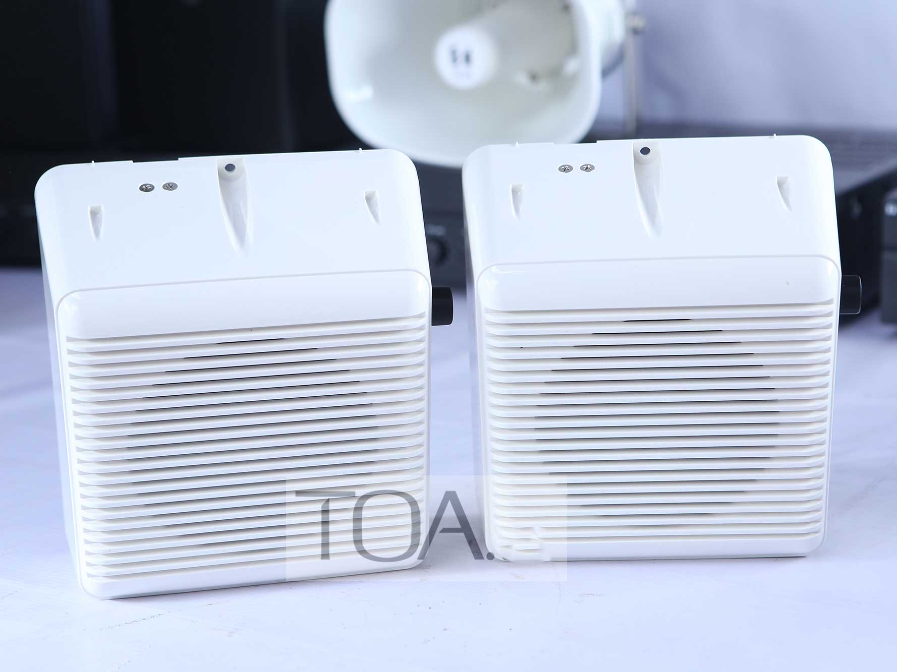 Loa hộp treo tường TOA BS-633AT