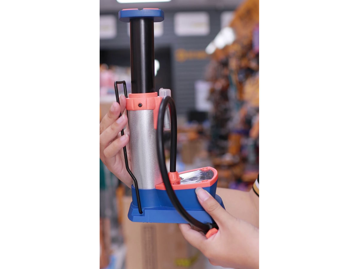 Bơm đạp chân Wadfow WPP2510 (có đồng hồ)