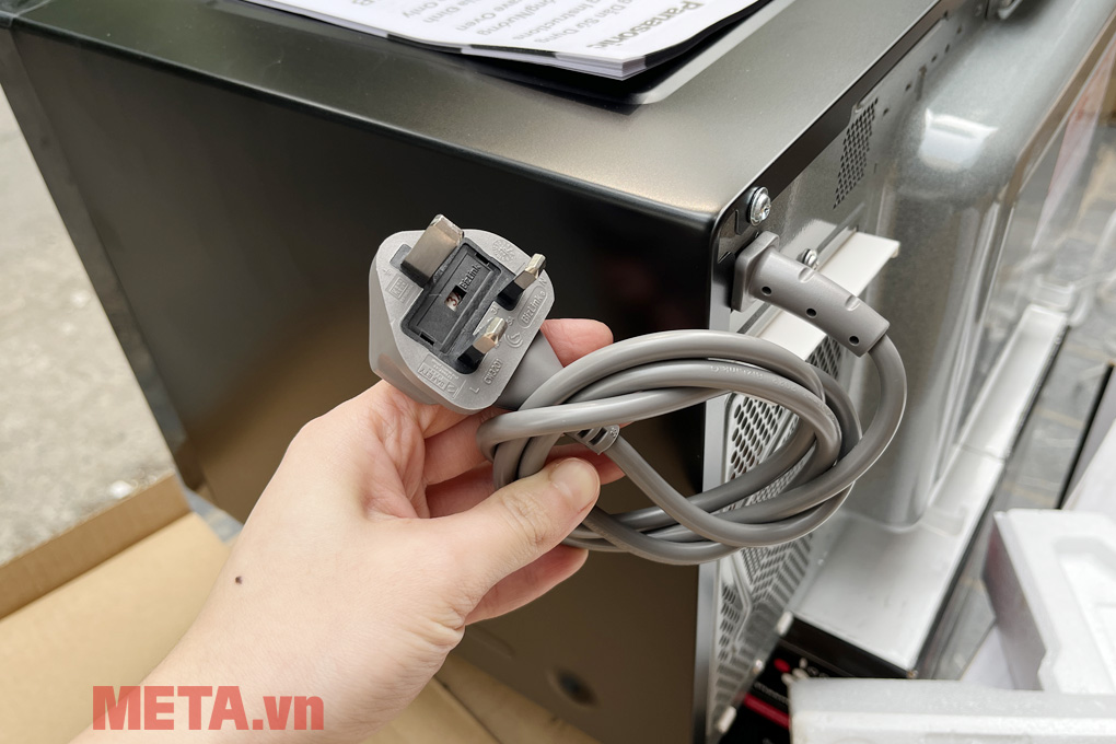 Dây cắm Panasonic NN-GT65JBYUE