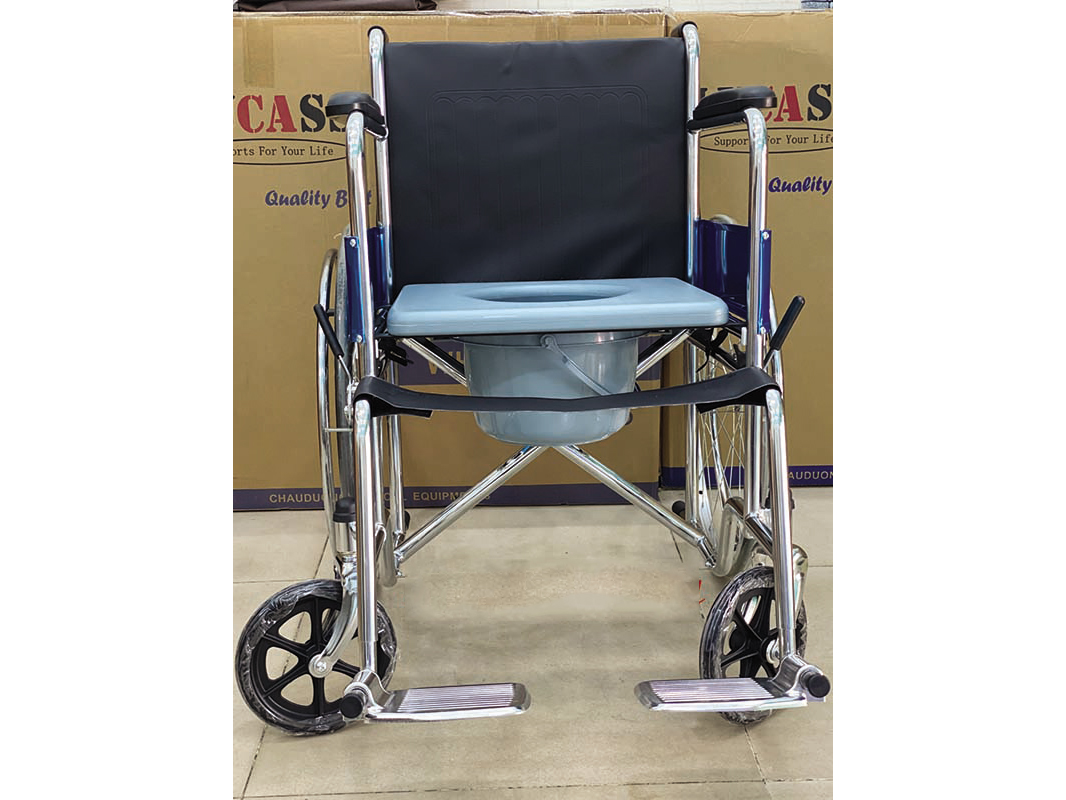 Xe lăn tay có bô vệ sinh Lucass X6