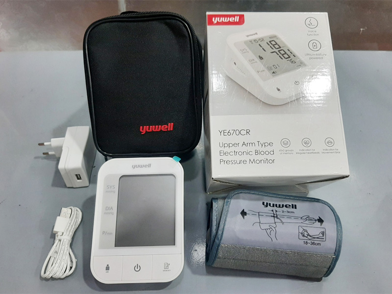Máy đo huyết áp điện tử Yuwell YE670CR