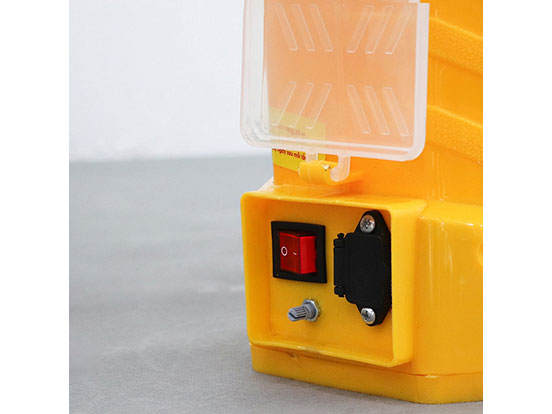 Máy phun thuốc trừ sâu, côn trùng điện Con Ong Vàng Li16 (1 pin)