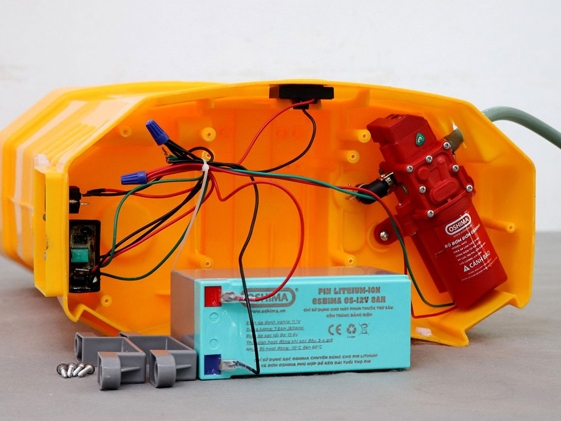 Máy phun thuốc trừ sâu, côn trùng điện Con Ong Vàng Li20 (1 pin)