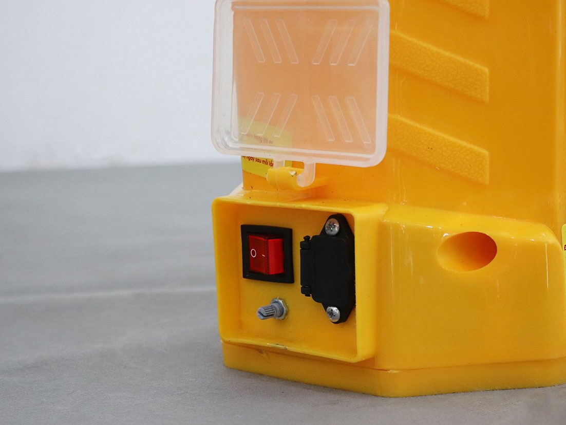 Máy phun thuốc trừ sâu, côn trùng điện Con Ong Vàng Li20 (1 pin)