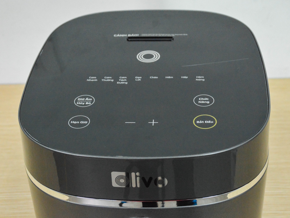 Nồi cơm điện cảm ứng có chức năng bằng ngôn ngữ tiếng Việt