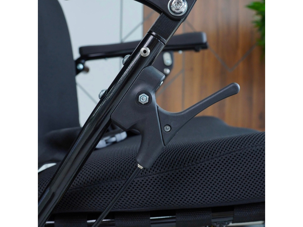 Xe lăn điện cao cấp Lucass XE-603L