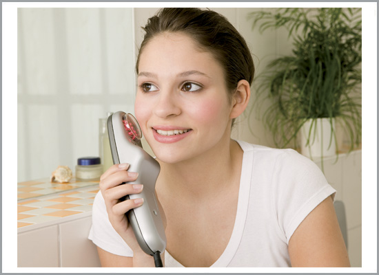 Máy mát xa mặt và điều trị mụn trứng cá Medibeam