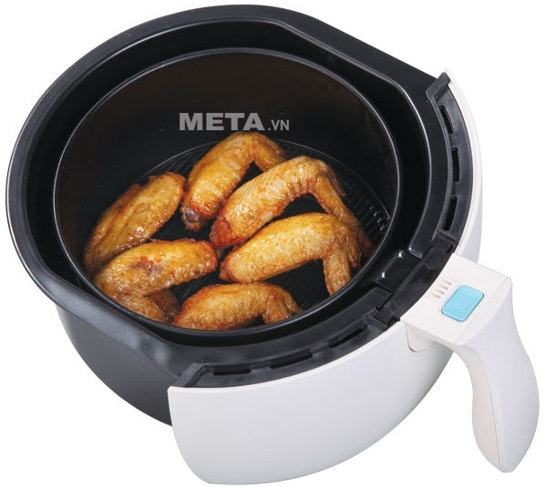 Nồi chiên nướng chân không Magic A70-New chiên cánh gà có màu vàng thật ngon miệng. Nồi chiên nướng chân không Magic A70-New chiên cánh gà có màu vàng thật ngon miệng.