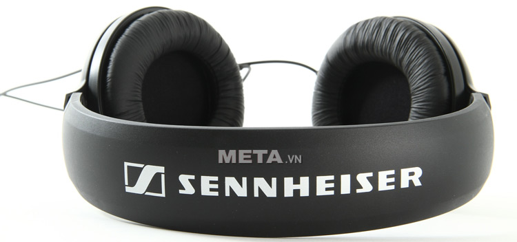 Tai nghe Sennheiser HD 201 thiết kế miếng đệm tai nghe mềm giúp cách âm tốt và thoải mái khi đeo trên tai.