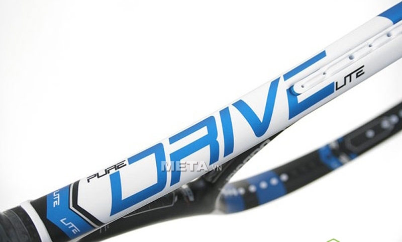 Vợt Tenis Babolat Pure Drive Lite 101239 cho những cú đánh bóng tuyệt vời.