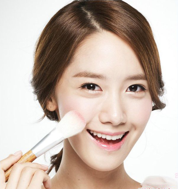 Cách trang điểm phấn má hồng cho khuôn mặt dài