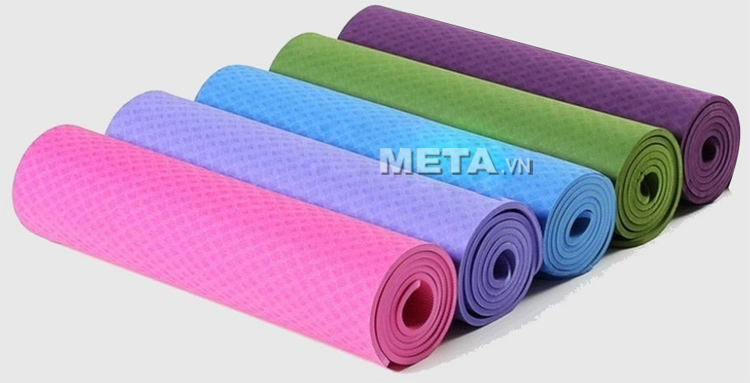 Thảm Yoga TPE 8 ly dễ dàng quấn gọn để cất giữ.