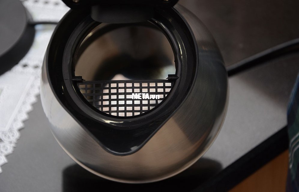 Ấm siêu tốc Kangaroo KG336 có miệng ấm rộng, giúp dễ dàng đổ nước vào ấm.