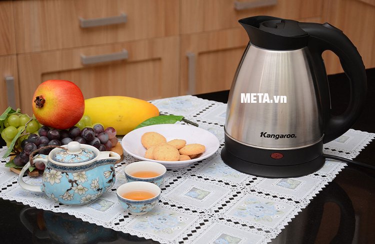 Ấm siêu tốc Kangaroo KG336 được làm bằng chất liệu inox cao cấp không gỉ.