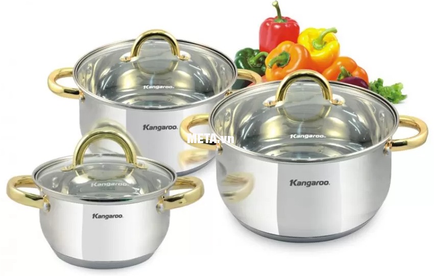 Bộ nồi đáy 5 lớp Kangaroo KG866 (3 chiếc) có độ sáng bóng cao.