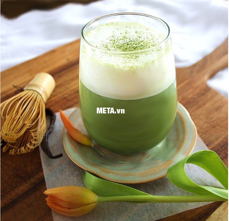 Bình tạo bọt kem Whipping-It giúp trang trí tách Matcha Milk trông thật hấp dẫn và ngon miệng.