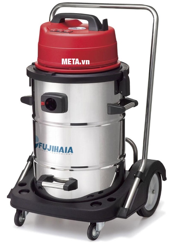 Máy hút bụi công nghiệp Fujihaia VC-3238 dễ dàng di chuyển nhờ bánh xe lớn và tay đẩy chắc chắn.