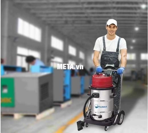 Máy hút bụi công nghiệp Fujihaia VC-3238 dùng vệ sinh trong các xưởng sản xuất.
