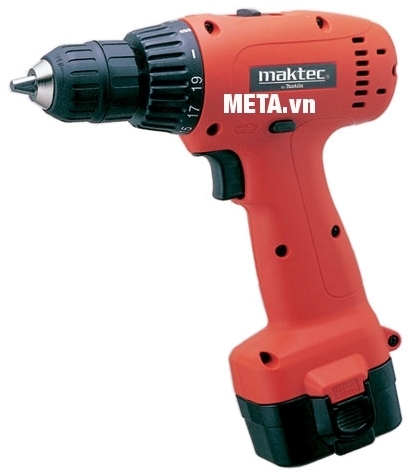 Máy khoan, vặn vít chạy pin Maktec MT062SK2 giúp khoan bắt vít nhanh chóng.