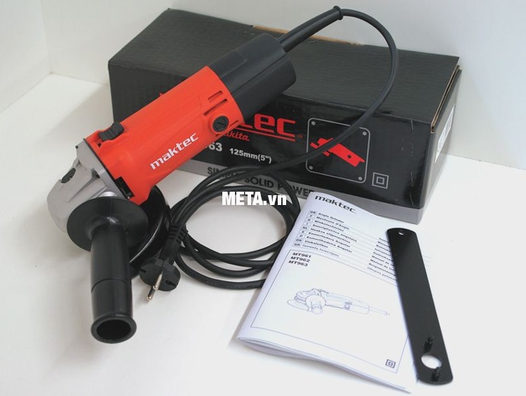 Máy mài góc Maktec MT963 hoạt động mạnh mẽ