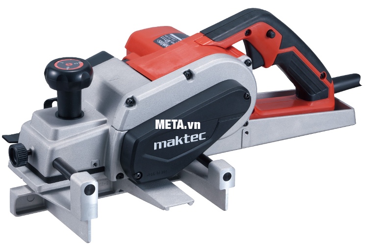 Máy bào chạy điện Maktec MT111 cho khả năng bào gỗ nhanh chóng.