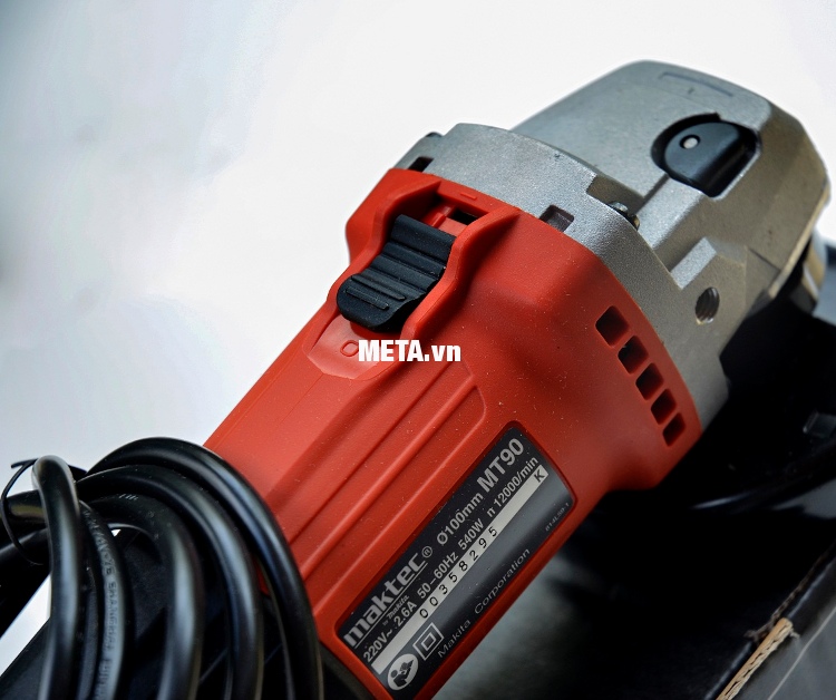 Máy mài góc Maktec MT90 có mô tơ mạnh mẽ.