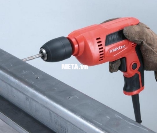 Máy khoan Maktec MT607 nhỏ gọn, dễ cầm nắm