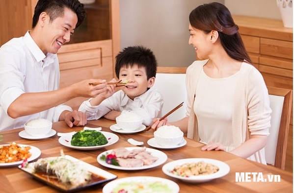 Nấu ăn thật đơn giản với chảo sần caro chống dính Sunhouse CS26.