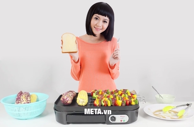 Các món nướng trở nên thật đơn giản với vỉ nướng điện Magic Korea A-24.