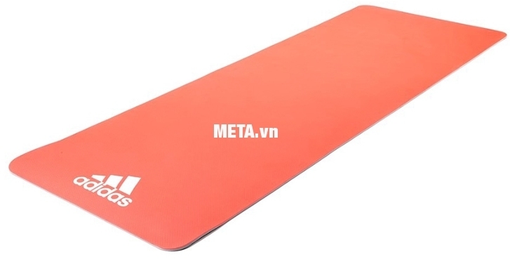 Thảm tập yoga Adidas 0,6cm ADYG-10600RDFL có độ bám dính, chống trơn trượt cao.