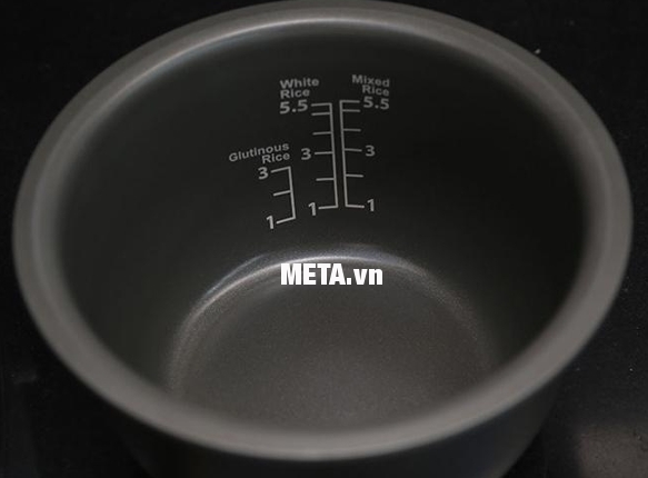 Nồi cơm điện tử Toshiba RC-10NMF chống dính giúp vệ sinh dễ dàng.