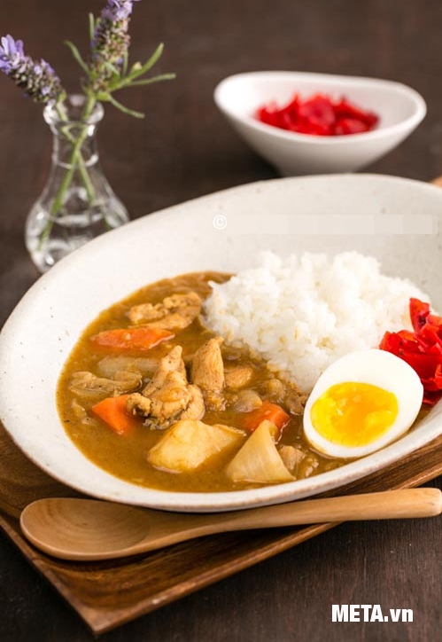 Bữa cơm nóng hổi, bổ dưỡng với nồi cơm điện tử Toshiba RC-10NMF.