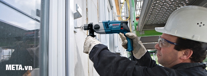 Máy khoan động lực Bosch GSB 20-2 RE làm việc dễ dàng trên nhiều chất liệu.