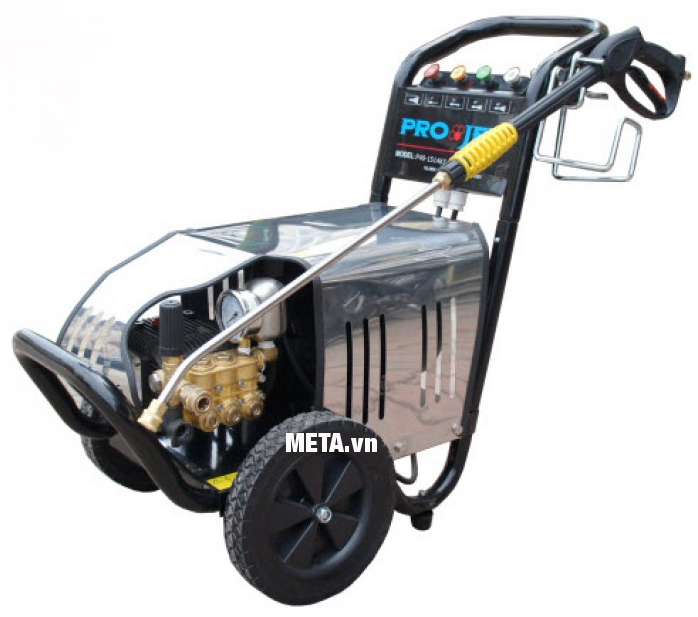 Máy rửa xe cao áp Projet P40-1514B3 với thiết kế bánh xe dễ di chuyển.