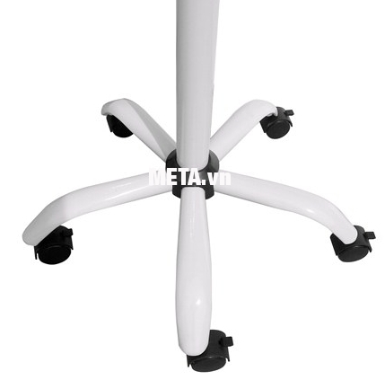 Bảng Flipchart Silicon GFC-555 di chuyển nhẹ nhàng bằng 5 bánh xe. 
