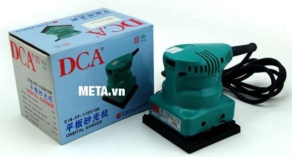 Máy chà nhám rung DCA ASB100 (S1B-FF-110 X 100) có hộp đựng giúp bảo quản máy tốt hơn.