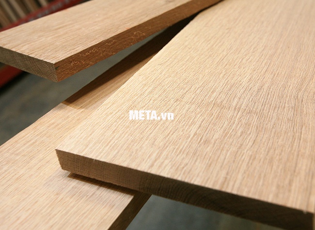 Máy chà nhám rung DCA ASB185 (S1B-FF-93X185) giúp đánh bóng bề mặt gỗ phẳng và mịn.