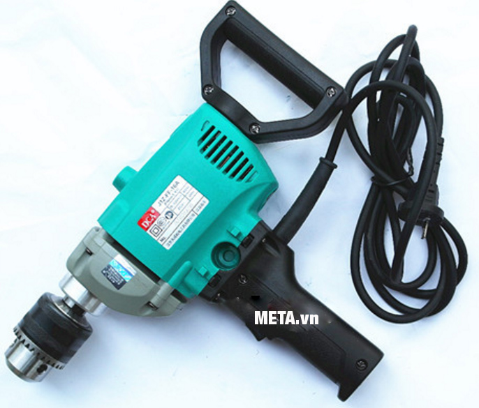 Máy khoan 800W DCA AJZ16A (Z1J-FF-16A) với tay cầm chắc chắn.