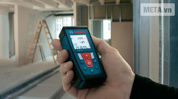 Máy đo khoảng cách laser Bosch GLM 50 có bàn phím rõ ràng vớ