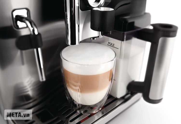 Máy pha cà phê Saeco Exprelia Evo HD8857/01 dễ dàng tháo rời khay chứa nước thải.