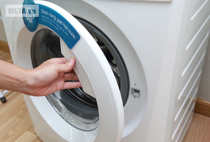 Máy giặt Electrolux EWF85743 thiết kế cửa trước tiện lợi. Máy giặt Electrolux EWF85743 thiết kế cửa trước tiện lợi.