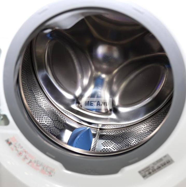 Máy giặt cửa trước 8 kg Electrolux EWF12843 thiết kế lồng giặt bằng thép không gỉ.