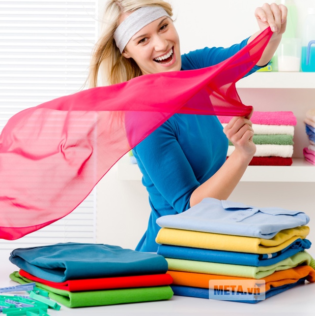 Máy giặt cửa trước 8 kg Electrolux EWF12843 giữ quần áo luôn mềm mại như mới.