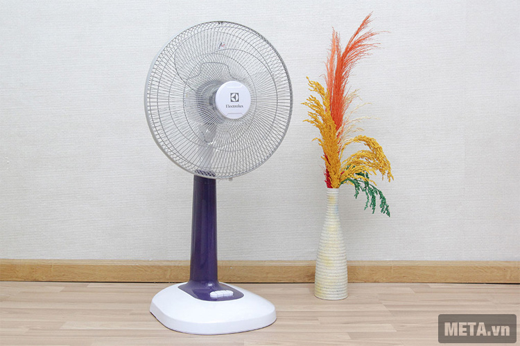 Quạt đứng Electrolux ESSF2063P đem đến sự hiện đại cho không gian sống của gia đình bạn. Quạt đứng Electrolux ESSF2063P đem đến sự hiện đại cho không gian sống của gia đình bạn.