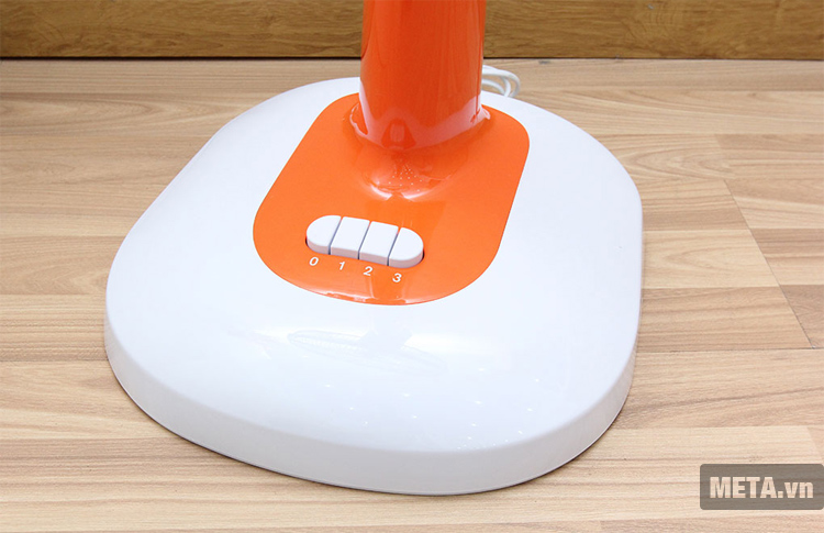 Quạt đứng Electrolux ESSF2063SO với chân đế bằng chắc chắn. Quạt đứng Electrolux ESSF2063SO với chân đế bằng chắc chắn.