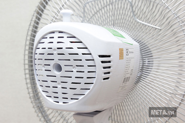 Quạt đứng Electrolux ESSF2063P với động cơ chạy mạnh mẽ. Quạt đứng Electrolux ESSF2063P với động cơ chạy mạnh mẽ.