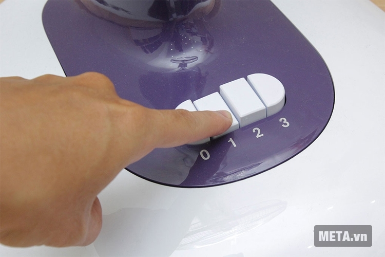 Quạt đứng Electrolux ESSF2063P với nút bấm điều chỉnh tốc độ của quạt. Quạt đứng Electrolux ESSF2063P với nút bấm điều chỉnh tốc độ của quạt.