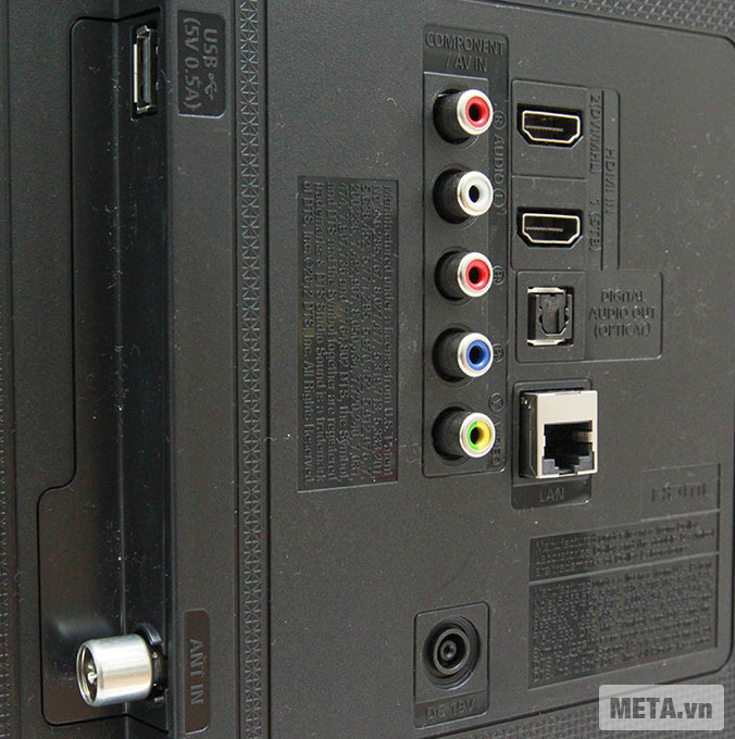 Tivi internet Samsung 32 inch UA32J4303AKXXV với cổng kết nối đa dạng.